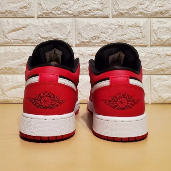 Nike Air Jordan 1 Low GS Size 7Y / Womens Size 8.5 White Very Berry 553560-061 - Picture 11 of 12